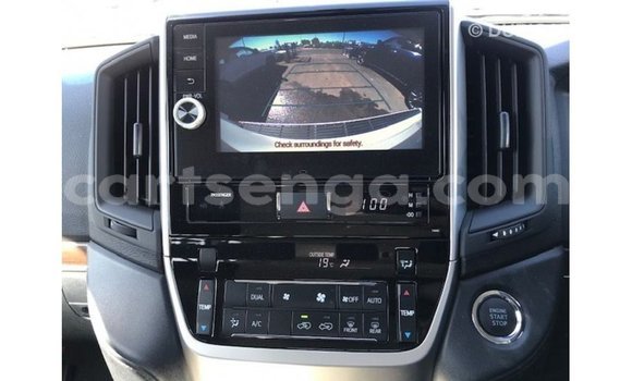 Nunua Imported Toyota Land Cruiser White Gari ndani ya Import - Dubai nchini Hhohho Nunua Imported Toyota Land Cruiser White Gari ndani ya Import - Dubai nchini Hhohho