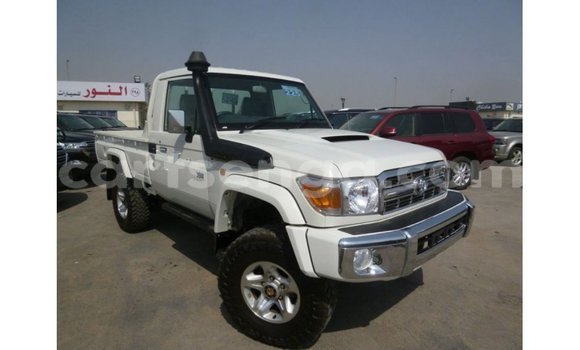 Acheter Import Voiture Toyota Land Cruiser Blanc à Import - Dubai, Hhohho Acheter Import Voiture Toyota Land Cruiser Blanc à Import - Dubai, Hhohho
