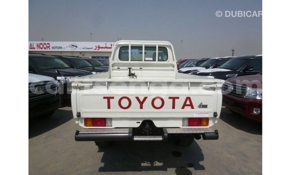 Acheter Import Voiture Toyota Land Cruiser Blanc à Import - Dubai, Hhohho Acheter Import Voiture Toyota Land Cruiser Blanc à Import - Dubai, Hhohho