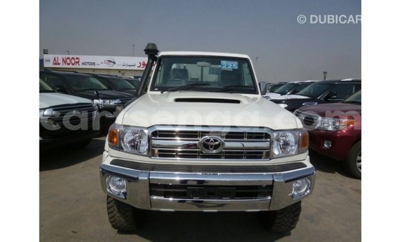 Acheter Import Voiture Toyota Land Cruiser Blanc à Import - Dubai, Hhohho Acheter Import Voiture Toyota Land Cruiser Blanc à Import - Dubai, Hhohho
