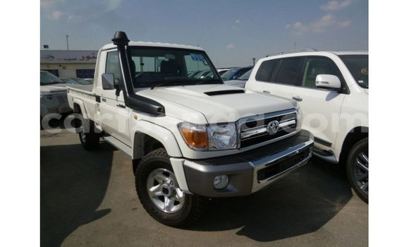 Acheter Import Voiture Toyota Land Cruiser Blanc à Import - Dubai, Hhohho Acheter Import Voiture Toyota Land Cruiser Blanc à Import - Dubai, Hhohho