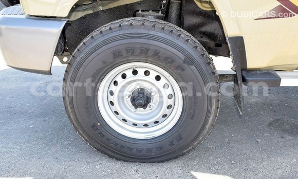 Buy Import Toyota Land Cruiser Beige Car in Import - Dubai in Hhohho Buy Import Toyota Land Cruiser Beige Car in Import - Dubai in Hhohho