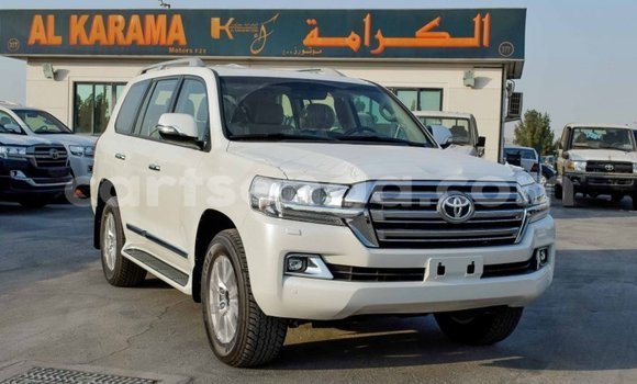 Buy Import Toyota Land Cruiser White Car in Import - Dubai in Hhohho Buy Import Toyota Land Cruiser White Car in Import - Dubai in Hhohho