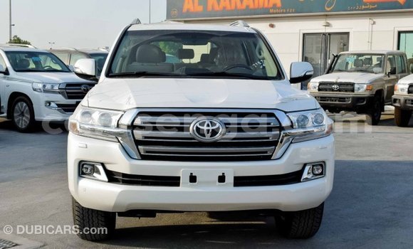 Buy Import Toyota Land Cruiser White Car in Import - Dubai in Hhohho Buy Import Toyota Land Cruiser White Car in Import - Dubai in Hhohho