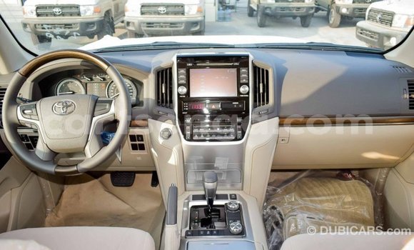 Buy Import Toyota Land Cruiser White Car in Import - Dubai in Hhohho Buy Import Toyota Land Cruiser White Car in Import - Dubai in Hhohho