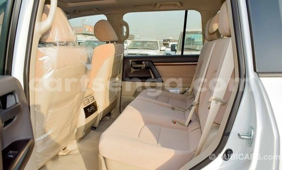 Buy Import Toyota Land Cruiser White Car in Import - Dubai in Hhohho Buy Import Toyota Land Cruiser White Car in Import - Dubai in Hhohho