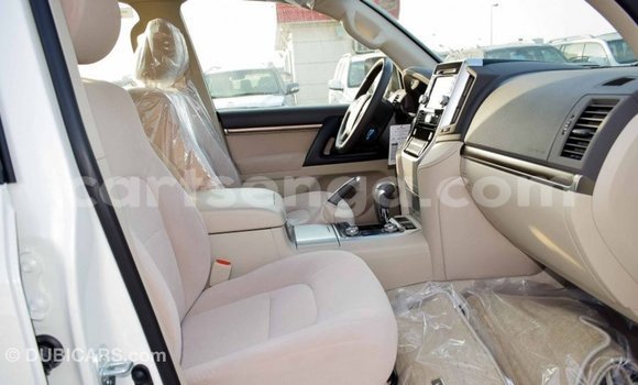 Buy Import Toyota Land Cruiser White Car in Import - Dubai in Hhohho Buy Import Toyota Land Cruiser White Car in Import - Dubai in Hhohho