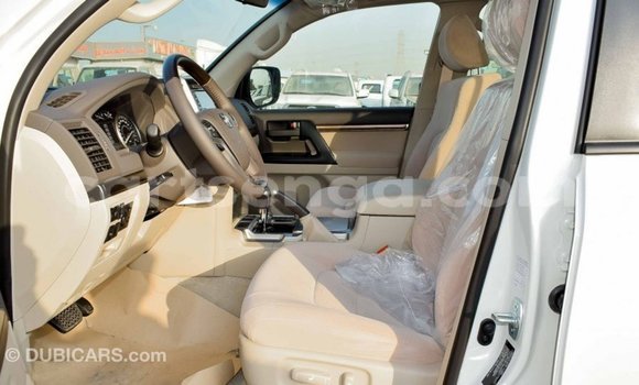 Buy Import Toyota Land Cruiser White Car in Import - Dubai in Hhohho Buy Import Toyota Land Cruiser White Car in Import - Dubai in Hhohho