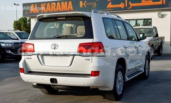 Buy Import Toyota Land Cruiser White Car in Import - Dubai in Hhohho Buy Import Toyota Land Cruiser White Car in Import - Dubai in Hhohho