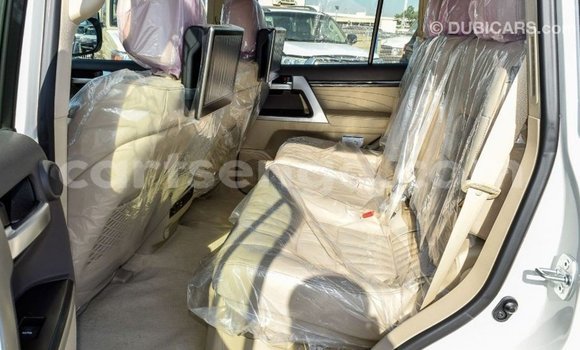 Buy Import Toyota Land Cruiser White Car in Import - Dubai in Hhohho Buy Import Toyota Land Cruiser White Car in Import - Dubai in Hhohho