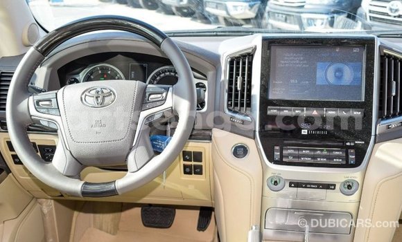 Buy Import Toyota Land Cruiser White Car in Import - Dubai in Hhohho Buy Import Toyota Land Cruiser White Car in Import - Dubai in Hhohho