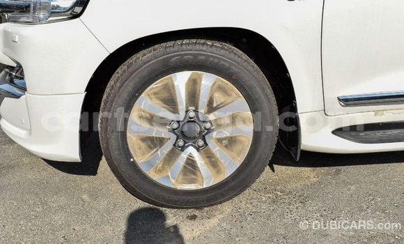 Buy Import Toyota Land Cruiser White Car in Import - Dubai in Hhohho Buy Import Toyota Land Cruiser White Car in Import - Dubai in Hhohho