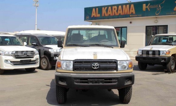 Buy Import Toyota Land Cruiser Beige Car in Import - Dubai in Hhohho Buy Import Toyota Land Cruiser Beige Car in Import - Dubai in Hhohho