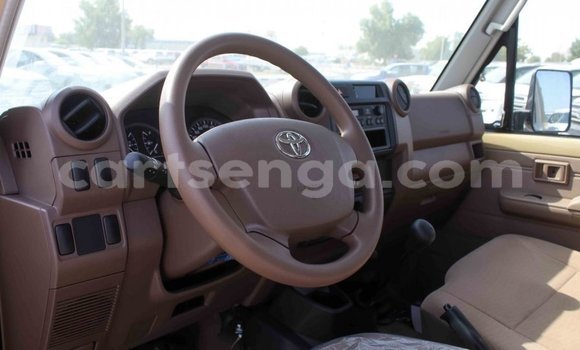 Buy Import Toyota Land Cruiser Beige Car in Import - Dubai in Hhohho Buy Import Toyota Land Cruiser Beige Car in Import - Dubai in Hhohho