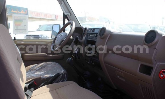 Buy Import Toyota Land Cruiser Beige Car in Import - Dubai in Hhohho Buy Import Toyota Land Cruiser Beige Car in Import - Dubai in Hhohho