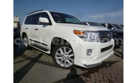 Buy Import Toyota Land Cruiser White Car in Import - Dubai in Hhohho Buy Import Toyota Land Cruiser White Car in Import - Dubai in Hhohho