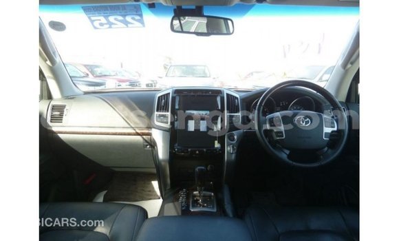 Buy Import Toyota Land Cruiser White Car in Import - Dubai in Hhohho Buy Import Toyota Land Cruiser White Car in Import - Dubai in Hhohho