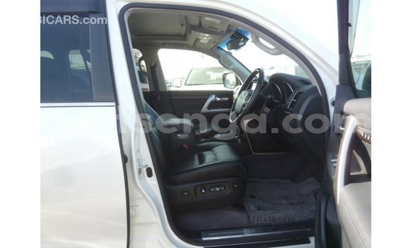 Buy Import Toyota Land Cruiser White Car in Import - Dubai in Hhohho Buy Import Toyota Land Cruiser White Car in Import - Dubai in Hhohho