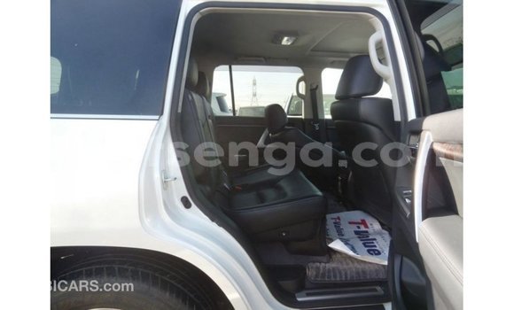 Buy Import Toyota Land Cruiser White Car in Import - Dubai in Hhohho Buy Import Toyota Land Cruiser White Car in Import - Dubai in Hhohho