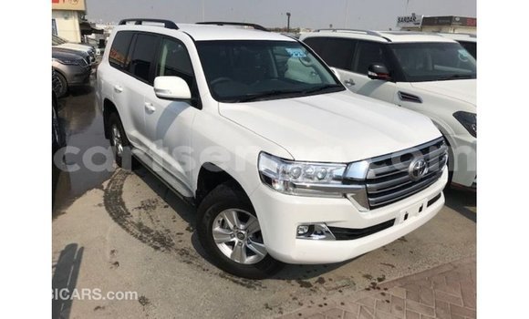 Acheter Import Voiture Toyota Land Cruiser Blanc à Import - Dubai, Hhohho Acheter Import Voiture Toyota Land Cruiser Blanc à Import - Dubai, Hhohho