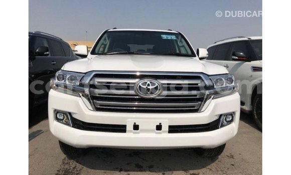 Acheter Import Voiture Toyota Land Cruiser Blanc à Import - Dubai, Hhohho Acheter Import Voiture Toyota Land Cruiser Blanc à Import - Dubai, Hhohho