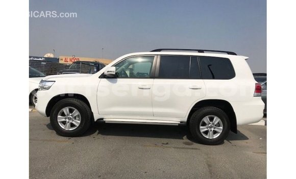 Acheter Import Voiture Toyota Land Cruiser Blanc à Import - Dubai, Hhohho Acheter Import Voiture Toyota Land Cruiser Blanc à Import - Dubai, Hhohho
