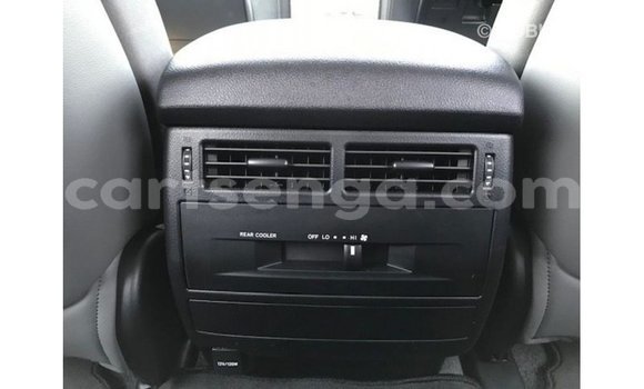 Acheter Import Voiture Toyota Land Cruiser Blanc à Import - Dubai, Hhohho Acheter Import Voiture Toyota Land Cruiser Blanc à Import - Dubai, Hhohho