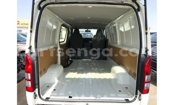 Nunua Imported Toyota Hiace White Gari ndani ya Import - Dubai nchini Hhohho Nunua Imported Toyota Hiace White Gari ndani ya Import - Dubai nchini Hhohho