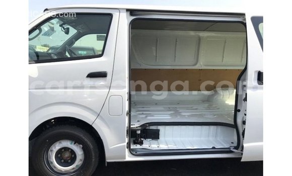 Nunua Imported Toyota Hiace White Gari ndani ya Import - Dubai nchini Hhohho Nunua Imported Toyota Hiace White Gari ndani ya Import - Dubai nchini Hhohho
