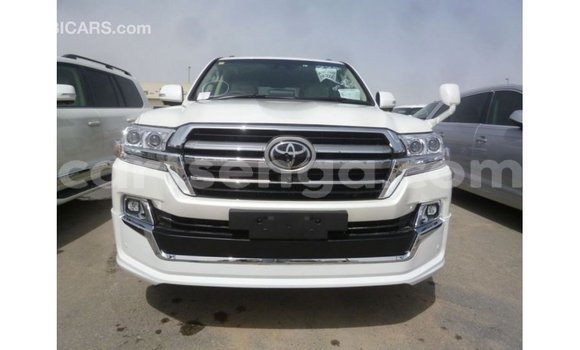 Acheter Import Voiture Toyota Land Cruiser Blanc à Import - Dubai, Hhohho Acheter Import Voiture Toyota Land Cruiser Blanc à Import - Dubai, Hhohho