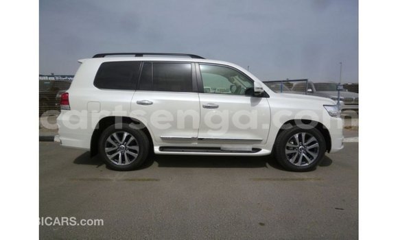 Acheter Import Voiture Toyota Land Cruiser Blanc à Import - Dubai, Hhohho Acheter Import Voiture Toyota Land Cruiser Blanc à Import - Dubai, Hhohho
