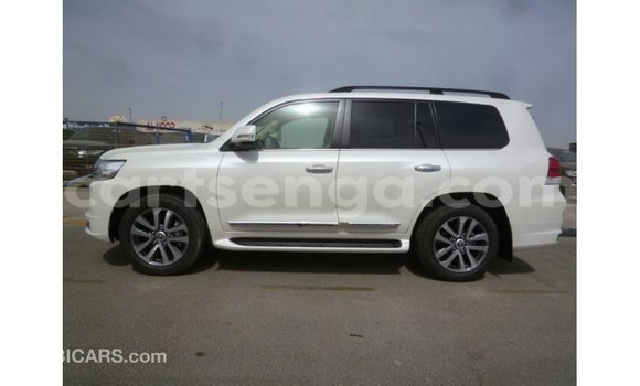 Acheter Import Voiture Toyota Land Cruiser Blanc à Import - Dubai, Hhohho Acheter Import Voiture Toyota Land Cruiser Blanc à Import - Dubai, Hhohho