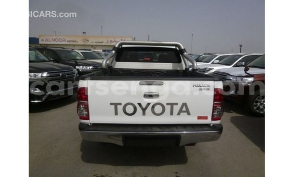 Acheter Import Voiture Toyota Hilux Blanc à Import - Dubai, Hhohho Acheter Import Voiture Toyota Hilux Blanc à Import - Dubai, Hhohho