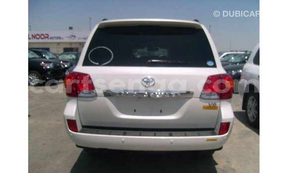 Nunua Imported Toyota Land Cruiser White Gari ndani ya Import - Dubai nchini Hhohho Nunua Imported Toyota Land Cruiser White Gari ndani ya Import - Dubai nchini Hhohho