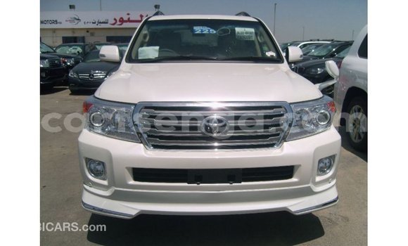 Nunua Imported Toyota Land Cruiser White Gari ndani ya Import - Dubai nchini Hhohho Nunua Imported Toyota Land Cruiser White Gari ndani ya Import - Dubai nchini Hhohho