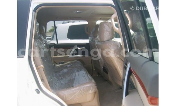 Nunua Imported Toyota Land Cruiser White Gari ndani ya Import - Dubai nchini Hhohho Nunua Imported Toyota Land Cruiser White Gari ndani ya Import - Dubai nchini Hhohho