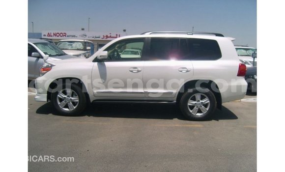 Nunua Imported Toyota Land Cruiser White Gari ndani ya Import - Dubai nchini Hhohho Nunua Imported Toyota Land Cruiser White Gari ndani ya Import - Dubai nchini Hhohho