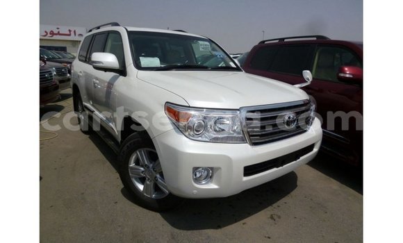 Acheter Import Voiture Toyota Land Cruiser Blanc à Import - Dubai, Hhohho Acheter Import Voiture Toyota Land Cruiser Blanc à Import - Dubai, Hhohho