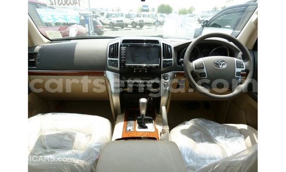 Acheter Import Voiture Toyota Land Cruiser Blanc à Import - Dubai, Hhohho Acheter Import Voiture Toyota Land Cruiser Blanc à Import - Dubai, Hhohho