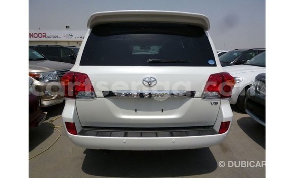 Acheter Import Voiture Toyota Land Cruiser Blanc à Import - Dubai, Hhohho Acheter Import Voiture Toyota Land Cruiser Blanc à Import - Dubai, Hhohho