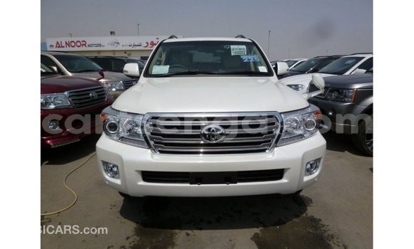Acheter Import Voiture Toyota Land Cruiser Blanc à Import - Dubai, Hhohho Acheter Import Voiture Toyota Land Cruiser Blanc à Import - Dubai, Hhohho