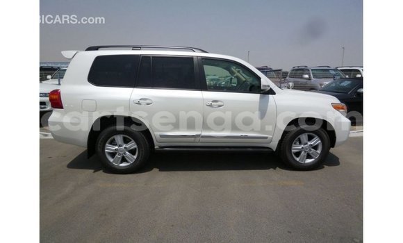 Acheter Import Voiture Toyota Land Cruiser Blanc à Import - Dubai, Hhohho Acheter Import Voiture Toyota Land Cruiser Blanc à Import - Dubai, Hhohho