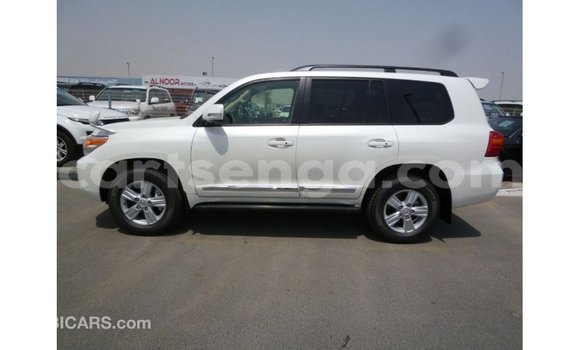 Acheter Import Voiture Toyota Land Cruiser Blanc à Import - Dubai, Hhohho Acheter Import Voiture Toyota Land Cruiser Blanc à Import - Dubai, Hhohho