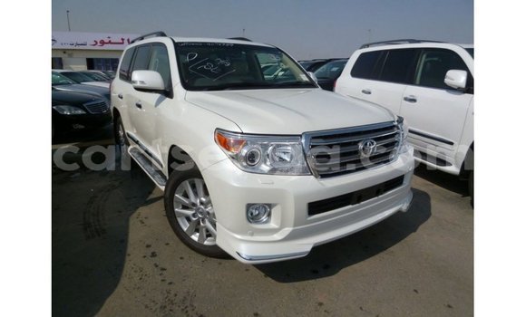 Acheter Import Voiture Toyota Land Cruiser Blanc à Import - Dubai, Hhohho Acheter Import Voiture Toyota Land Cruiser Blanc à Import - Dubai, Hhohho