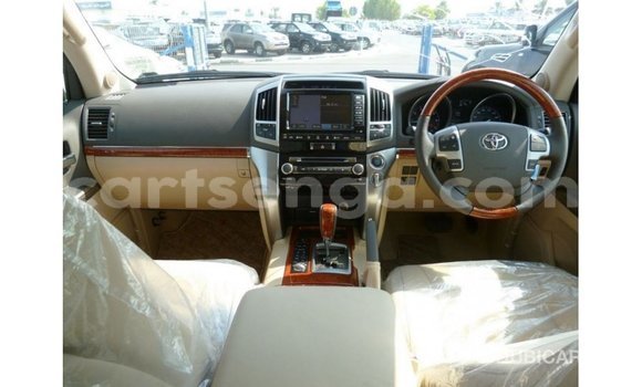 Acheter Import Voiture Toyota Land Cruiser Blanc à Import - Dubai, Hhohho Acheter Import Voiture Toyota Land Cruiser Blanc à Import - Dubai, Hhohho