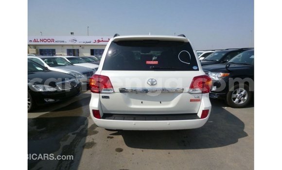 Acheter Import Voiture Toyota Land Cruiser Blanc à Import - Dubai, Hhohho Acheter Import Voiture Toyota Land Cruiser Blanc à Import - Dubai, Hhohho