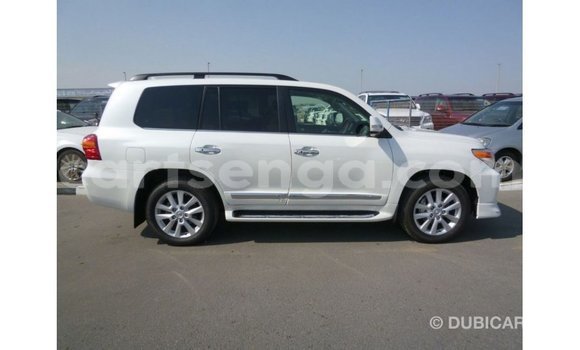 Acheter Import Voiture Toyota Land Cruiser Blanc à Import - Dubai, Hhohho Acheter Import Voiture Toyota Land Cruiser Blanc à Import - Dubai, Hhohho