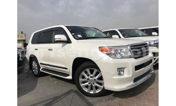 Acheter Import Voiture Toyota Land Cruiser Blanc à Import - Dubai, Hhohho Acheter Import Voiture Toyota Land Cruiser Blanc à Import - Dubai, Hhohho