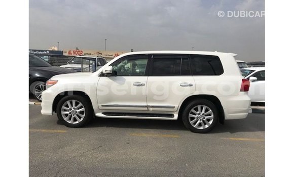 Acheter Import Voiture Toyota Land Cruiser Blanc à Import - Dubai, Hhohho Acheter Import Voiture Toyota Land Cruiser Blanc à Import - Dubai, Hhohho
