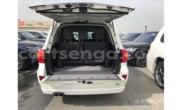 Acheter Import Voiture Toyota Land Cruiser Blanc à Import - Dubai, Hhohho Acheter Import Voiture Toyota Land Cruiser Blanc à Import - Dubai, Hhohho